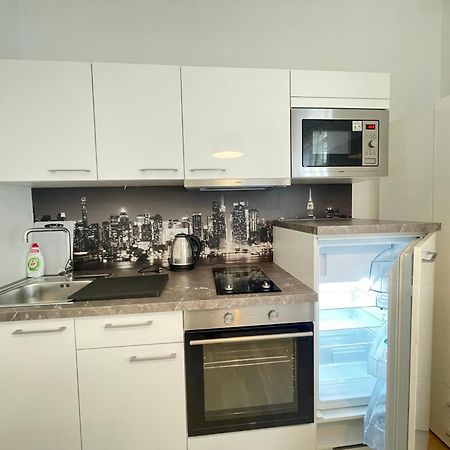 Wash Apartment On Metro Prague 1 Exterior photo